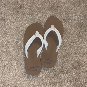 Reef NWOT white cushion flip flops